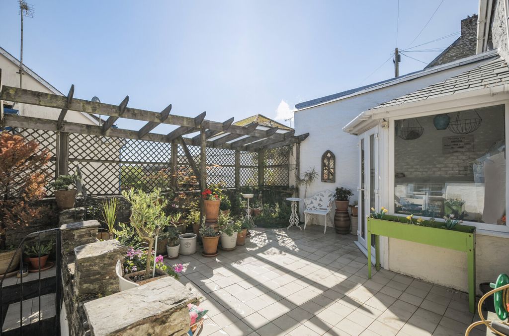 Property photo 2 of 10 Sun Terrace