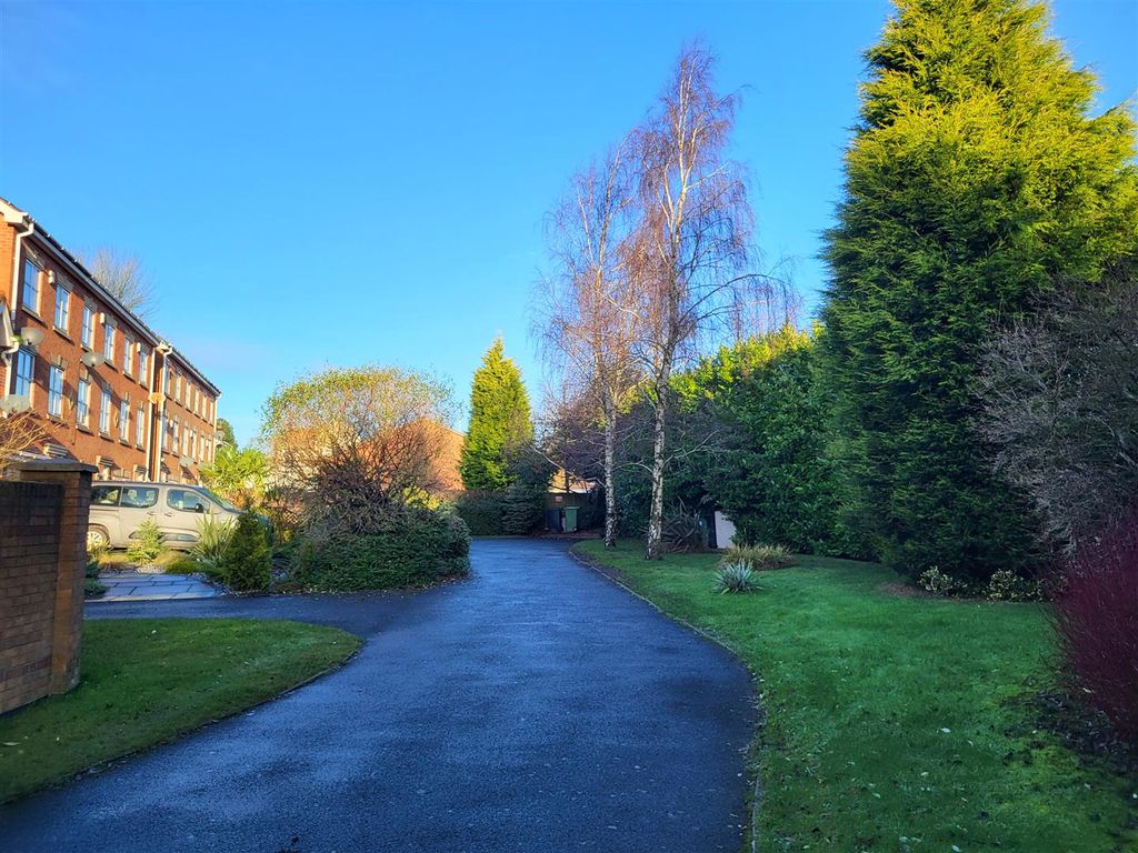 Property photo 2 of 31