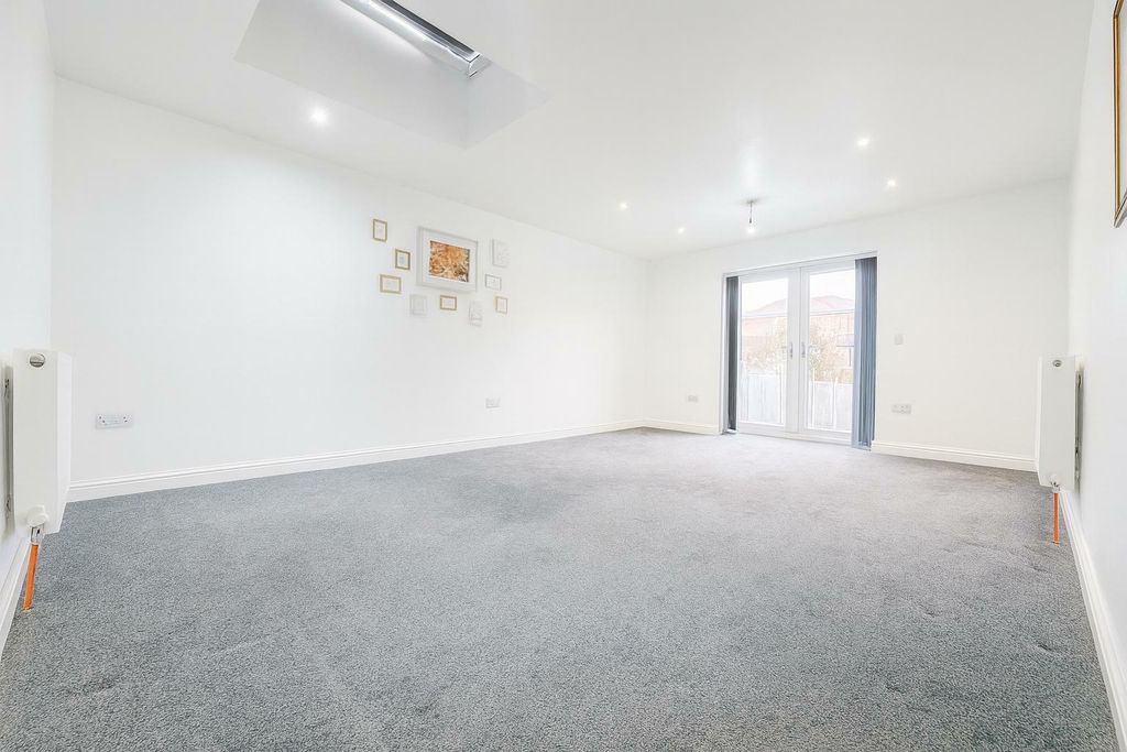 Property photo 2 of 3