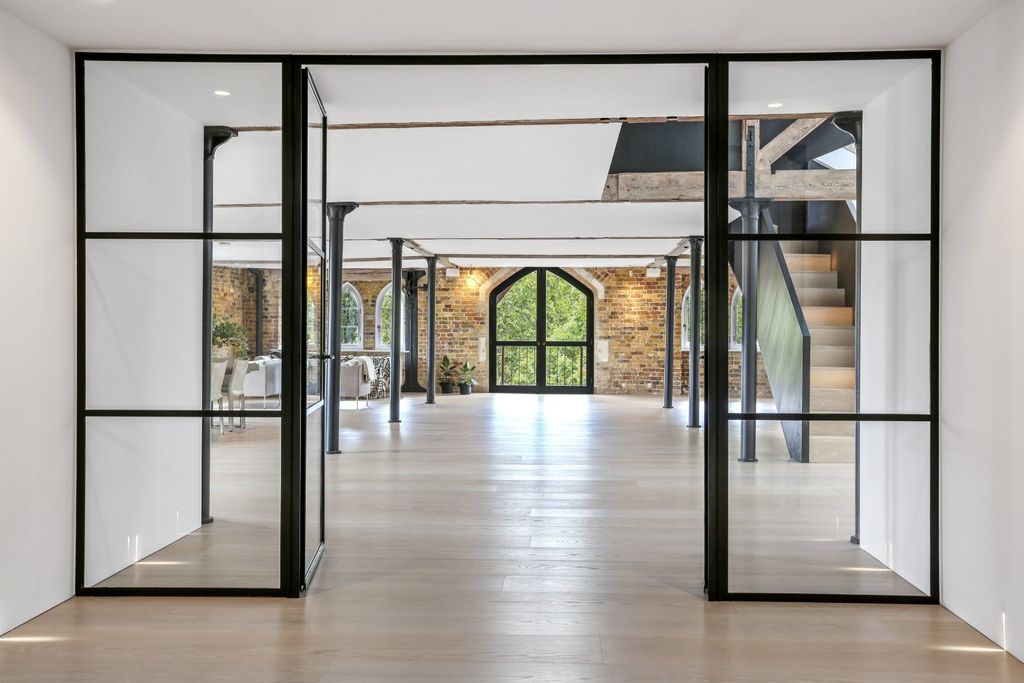 Property photo 1 of 38 Picture No. 30