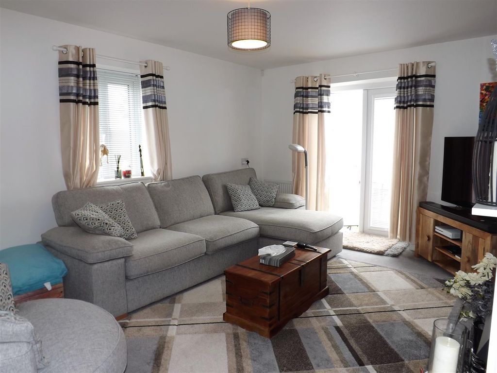 Property photo 3 of 19