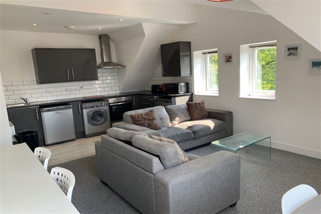 Property photo 1 of 11 (Main)