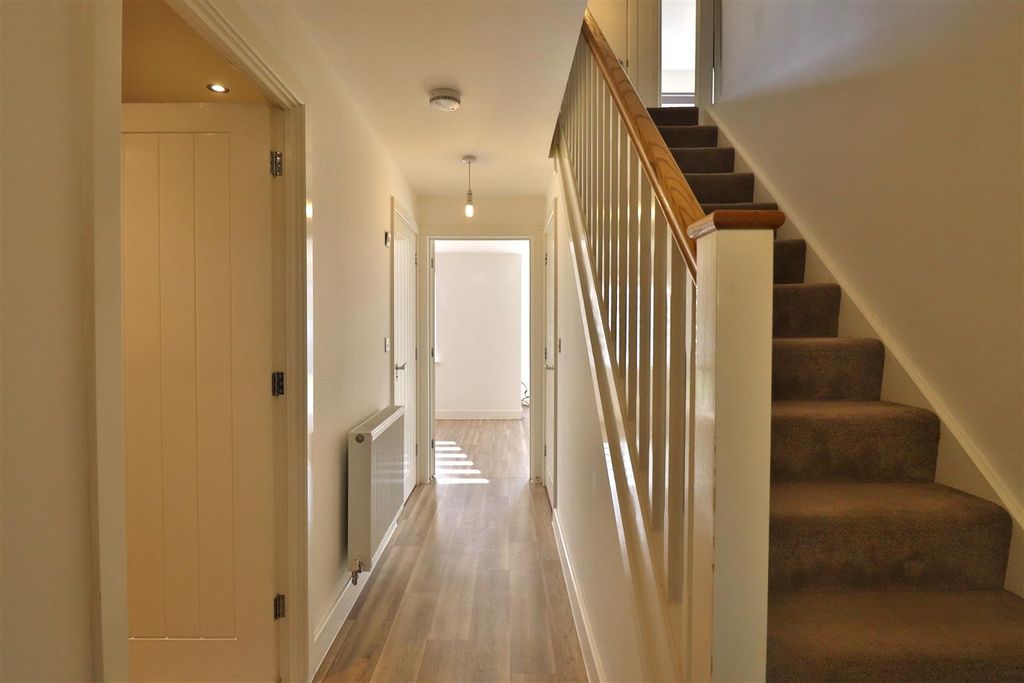 Property photo 2 of 23 2024-10-05 10.41.23.Jpg