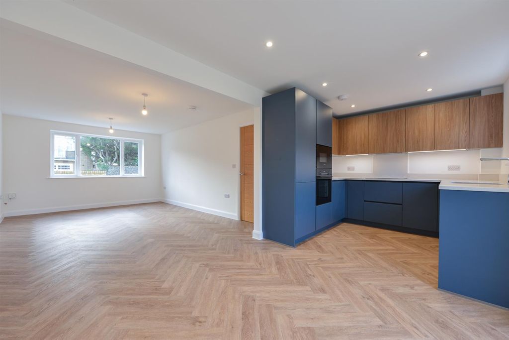 Property photo 3 of 17 Stanley Road, Broadstairs15.Jpg