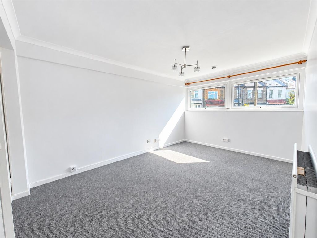 Property photo 1 of 7 Living Room