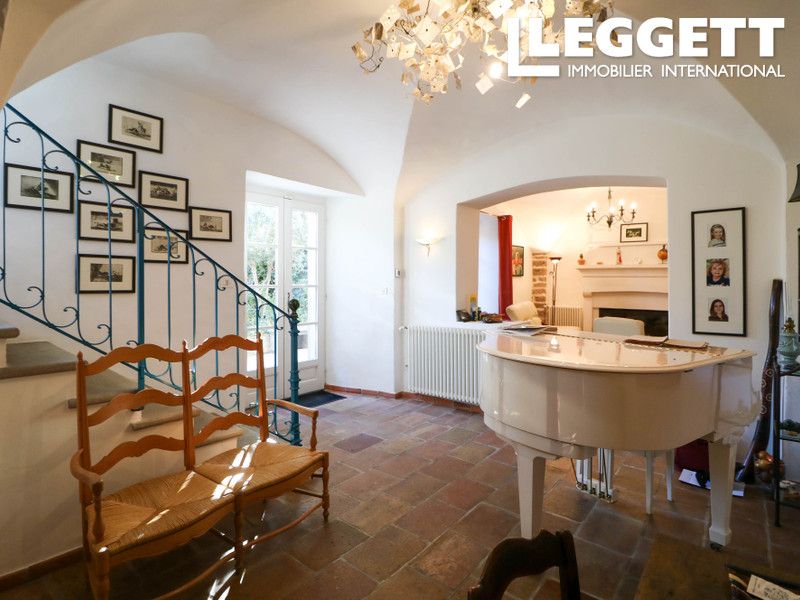 Property photo 2 of 10