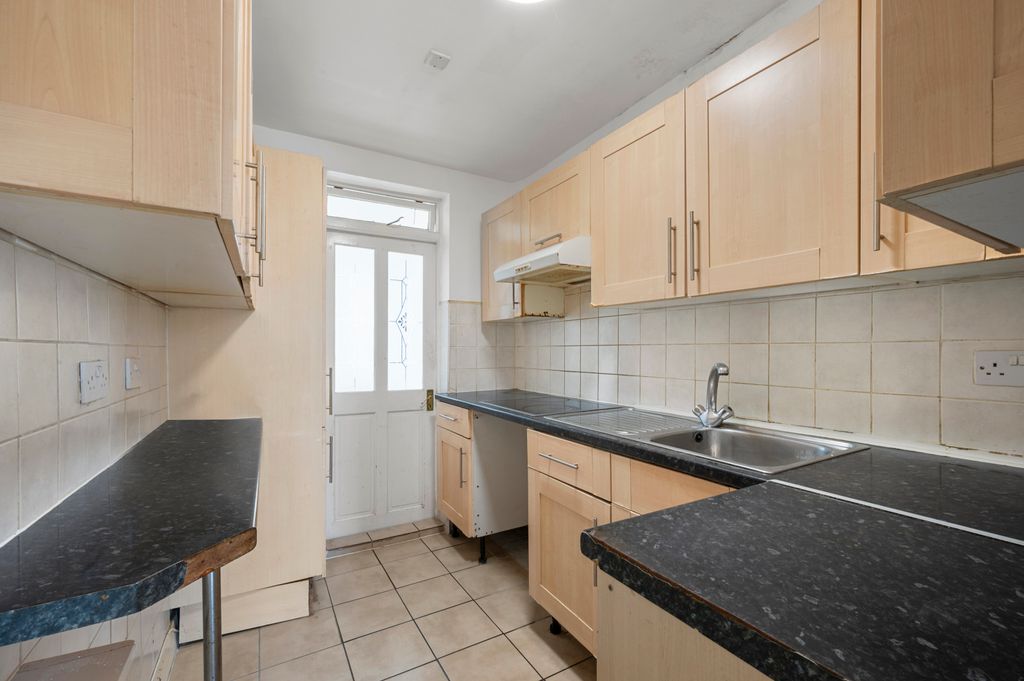 Property photo 3 of 18 Picture No. 28