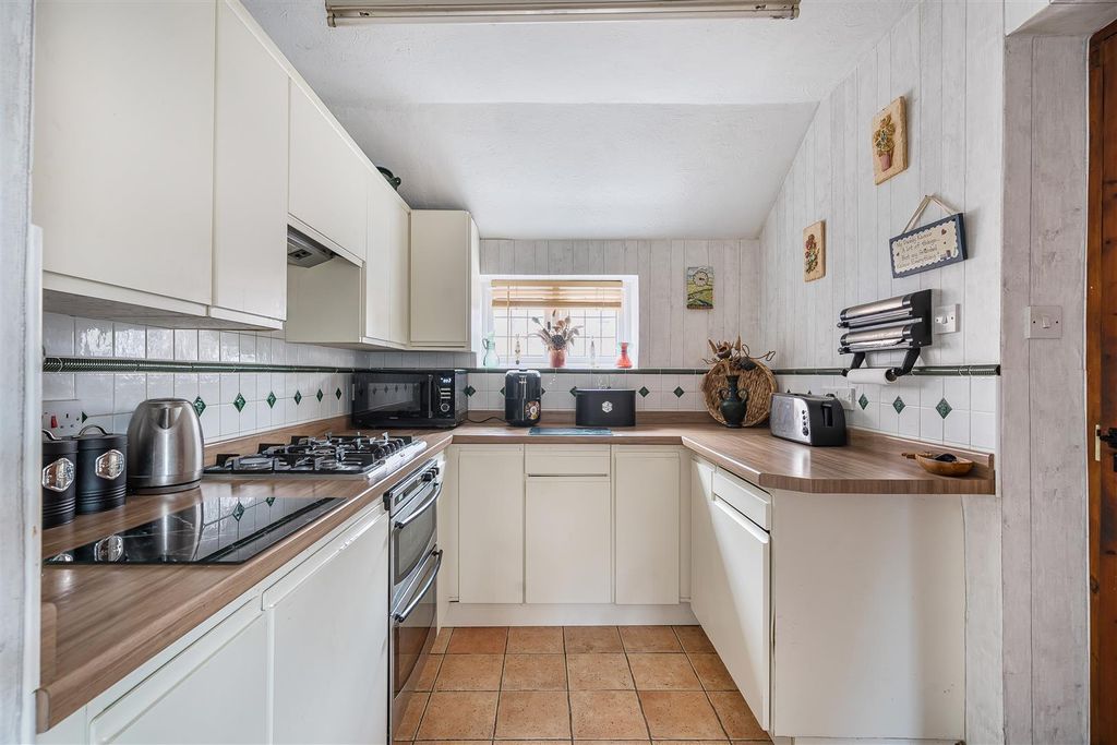 Property photo 3 of 26 Kitchen