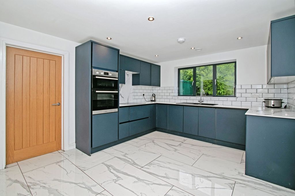 Property photo 3 of 17 Photo