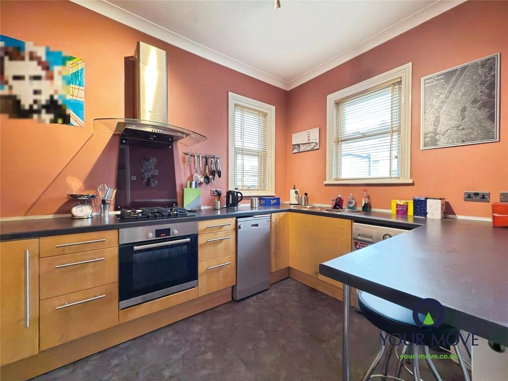 Property photo 3 of 8 Kitchen