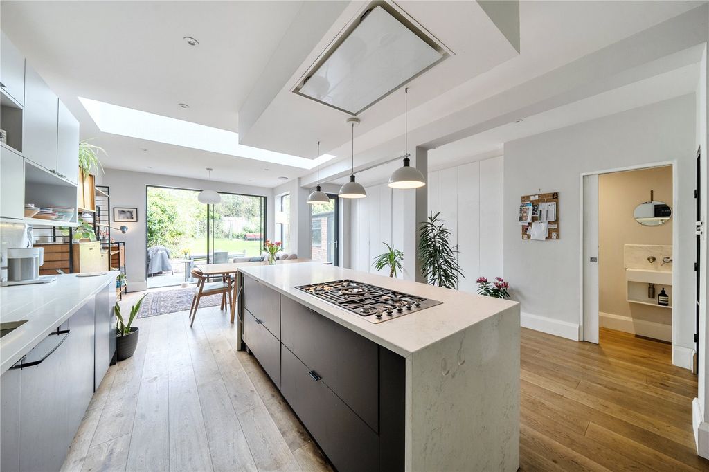 Property photo 1 of 26 Picture No. 13