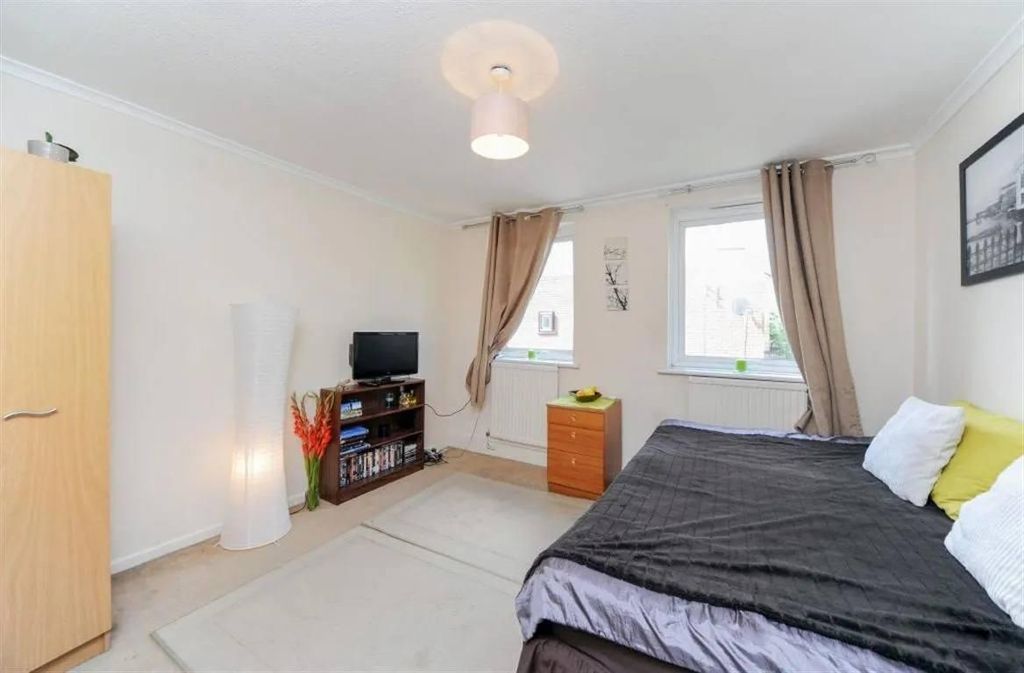 Property photo 3 of 4 3