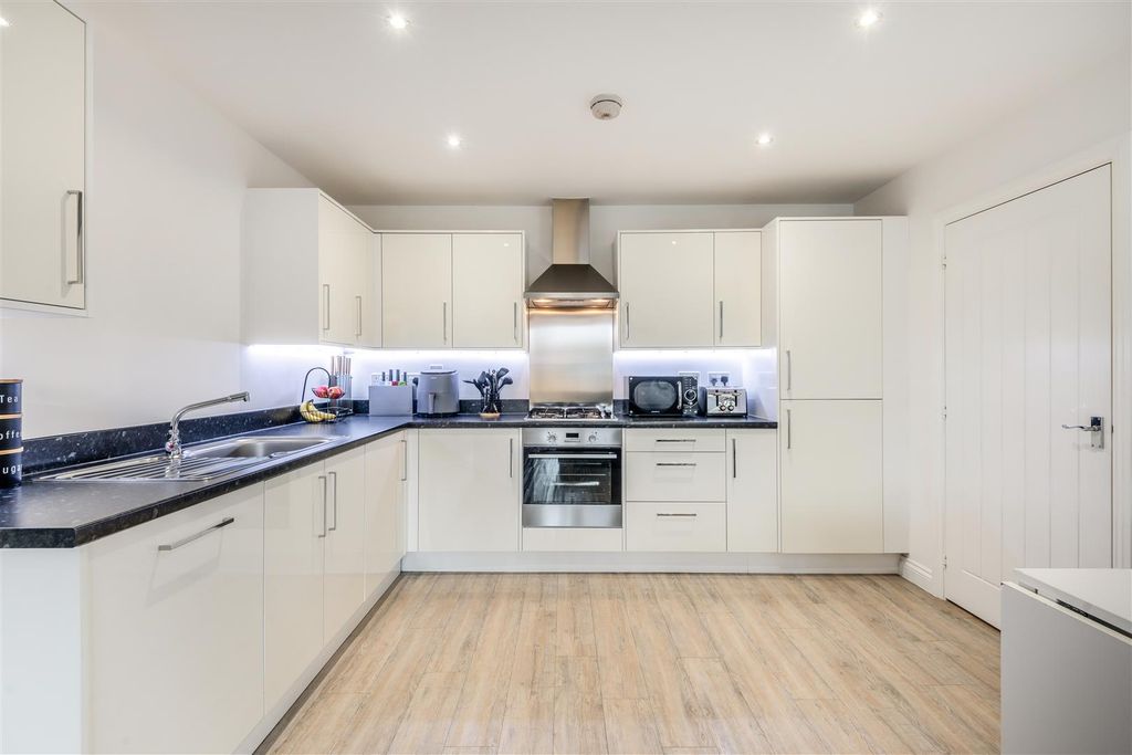 Property photo 1 of 12 8669165-Interior15.Jpg