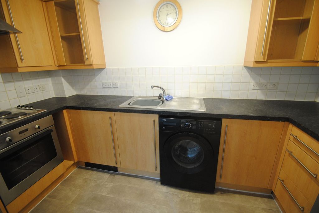 Property photo 2 of 10 Kitchen