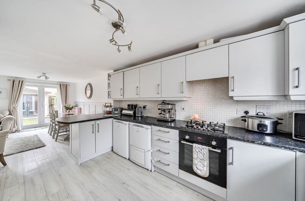 Property photo 2 of 12 1397584116964d21d3B135