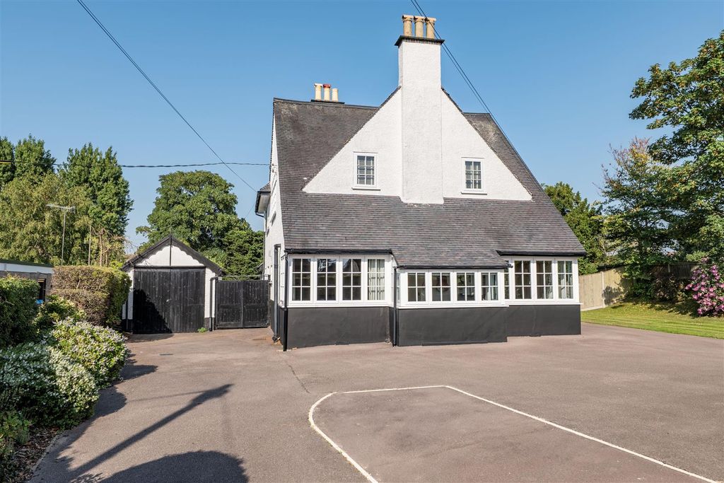 Property photo 1 of 30 Cotmer Road Oulton Broad (10).Jpg