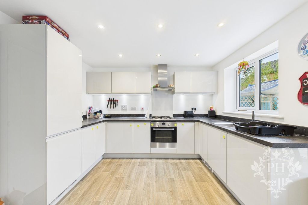 Property photo 2 of 24 Cam02002G0-Pr0211-Still015.Jpg