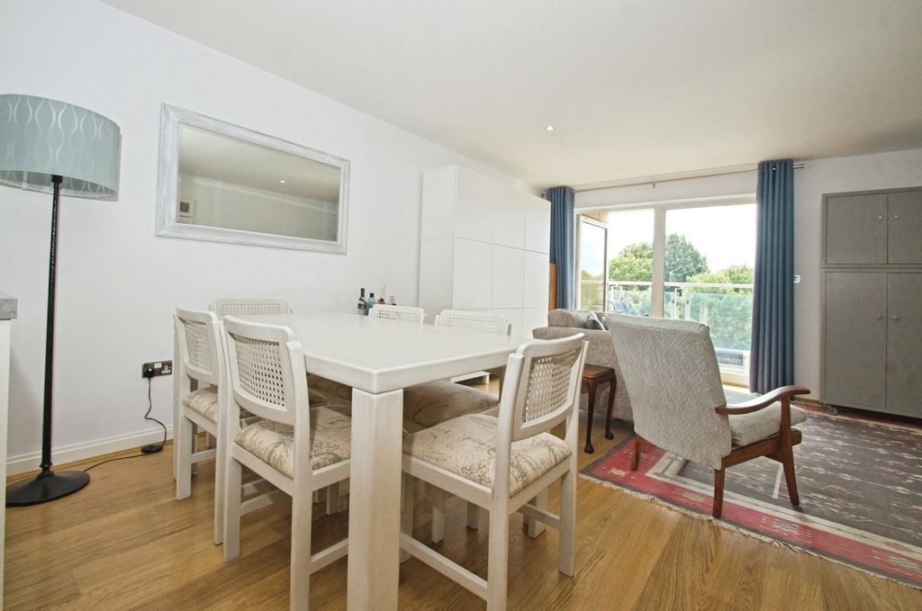 Property photo 3 of 18 Dining Area