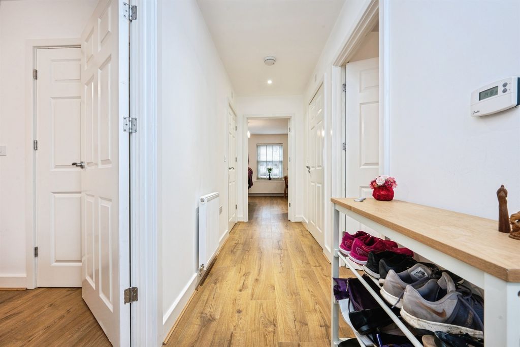 Additional image 10 of 2 bed flat for saleWarwick Avenue, Bedford MK40
