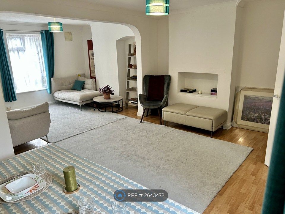 Property photo 3 of 16 Living & Dinning Room