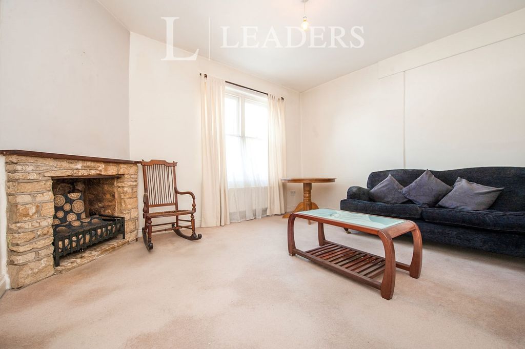 Property photo 3 of 10 Lounge
