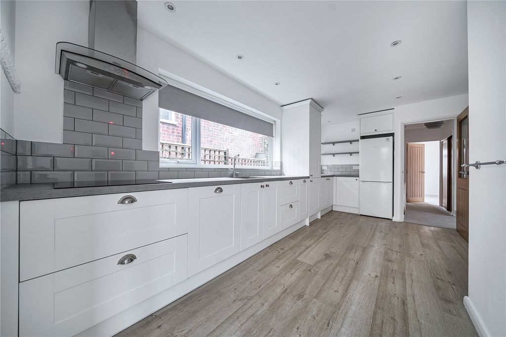 Property photo 2 of 9 Kitchen