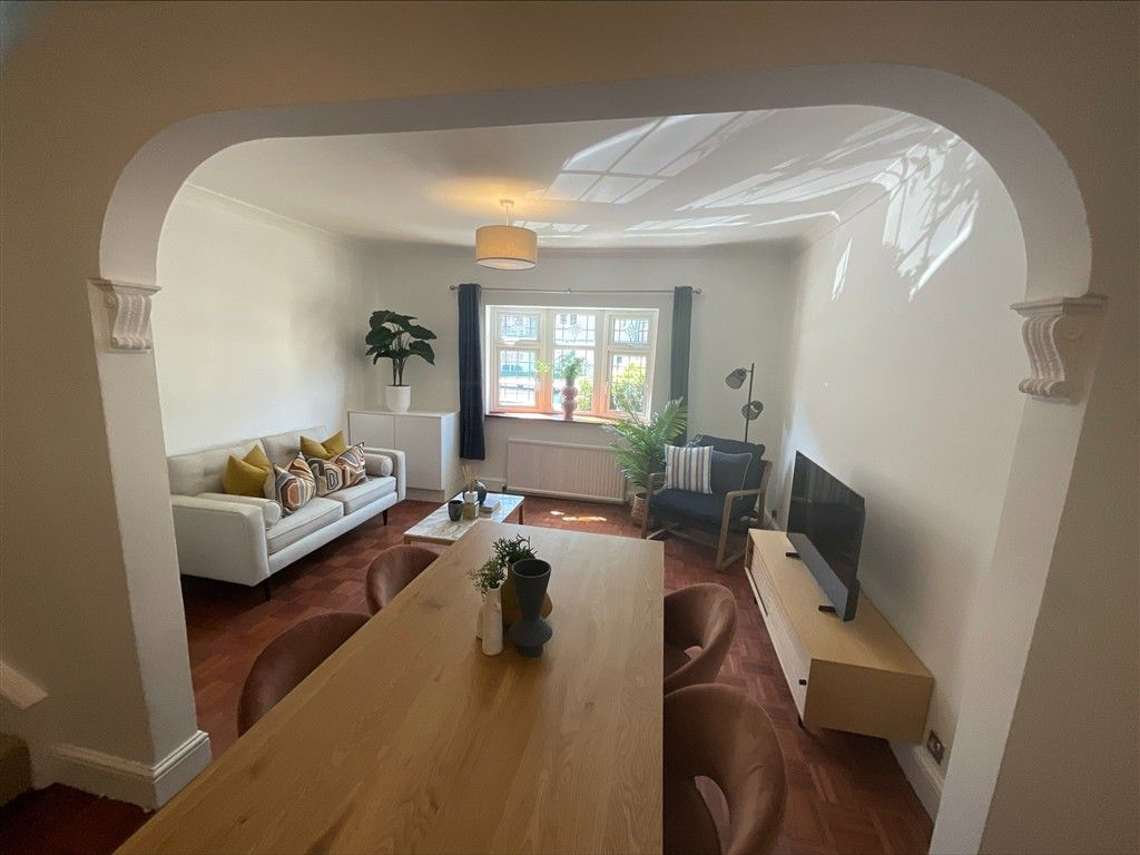 Property photo 3 of 9 Lounge/Diner