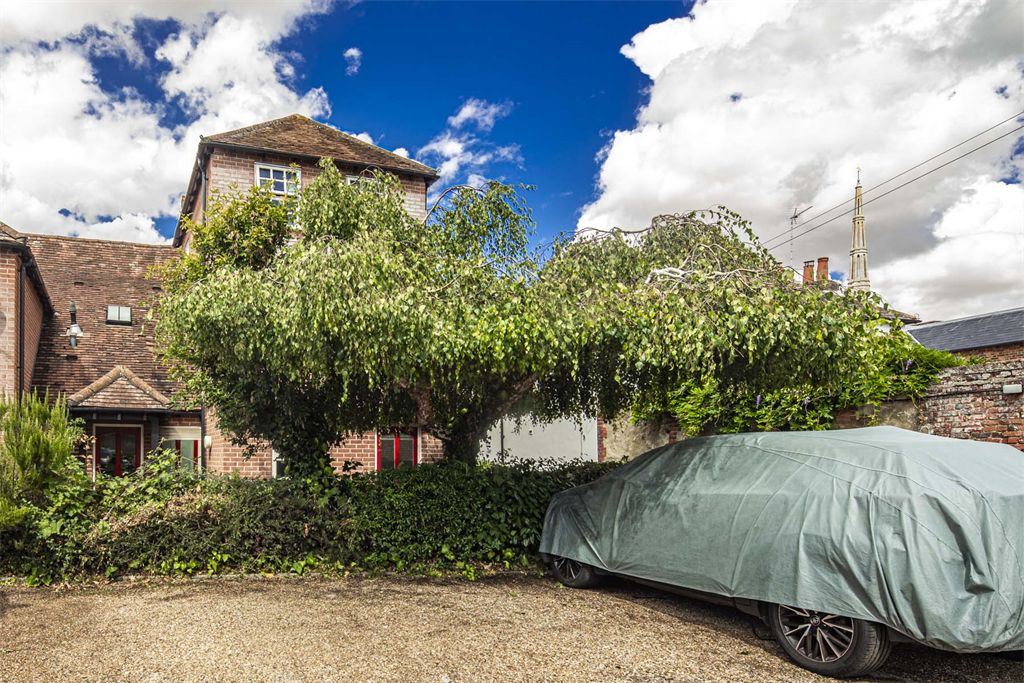 Property photo 2 of 11