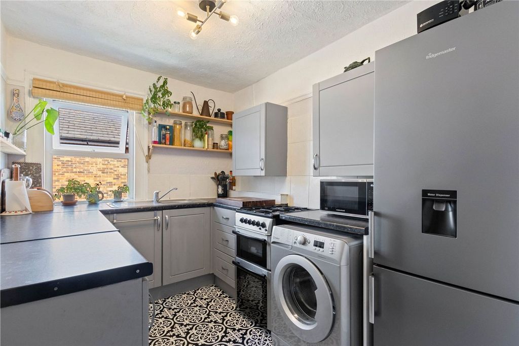 Property photo 2 of 12 Kitchen