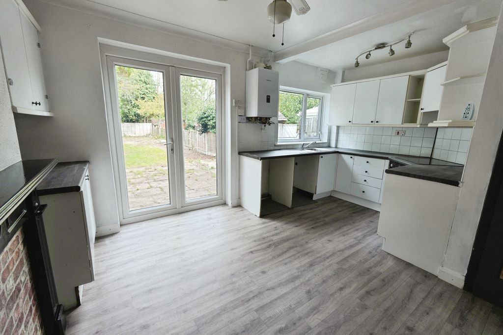 Property photo 3 of 11 Kitchen/Dining Room
