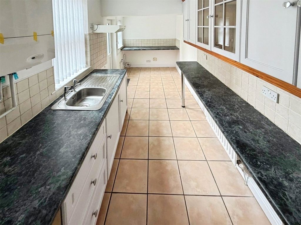 Property photo 3 of 9 Kitchen