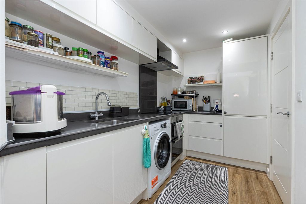 Property photo 2 of 9 Kitchen