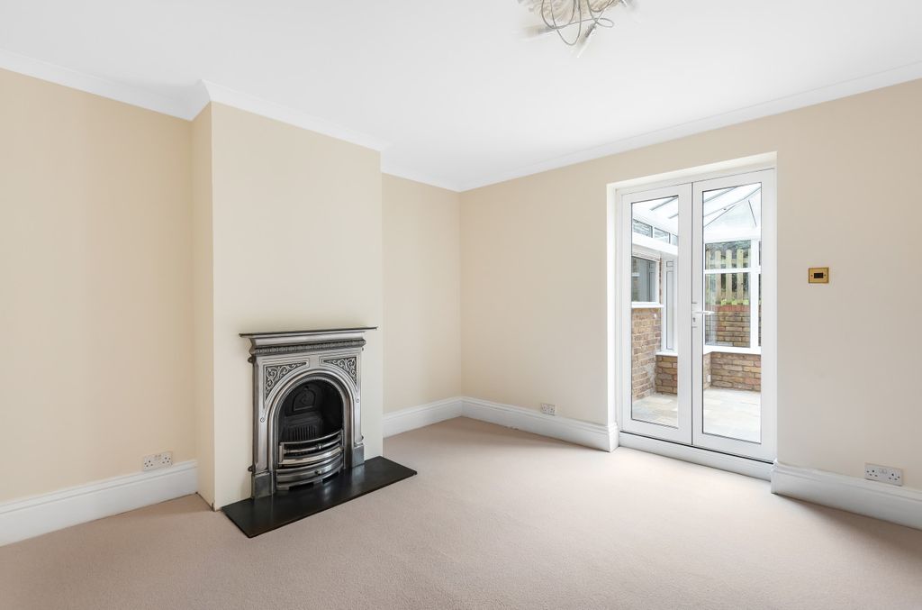 Property photo 2 of 10 697928 (2)