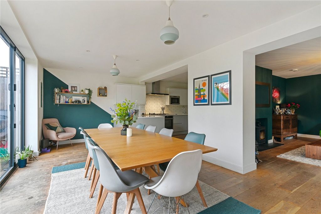 Property photo 2 of 31 Dining Area