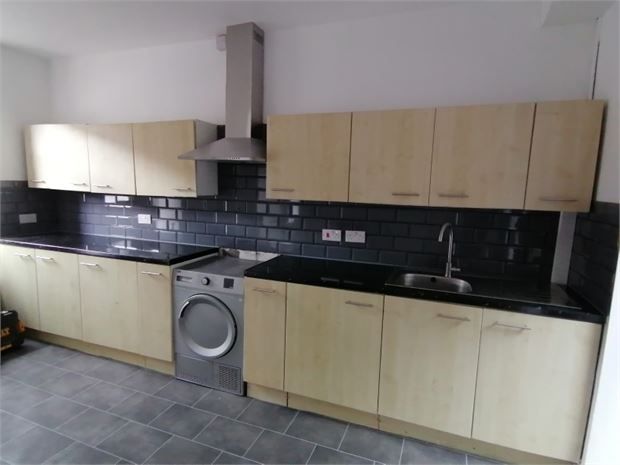 Property photo 2 of 9 Kitchen