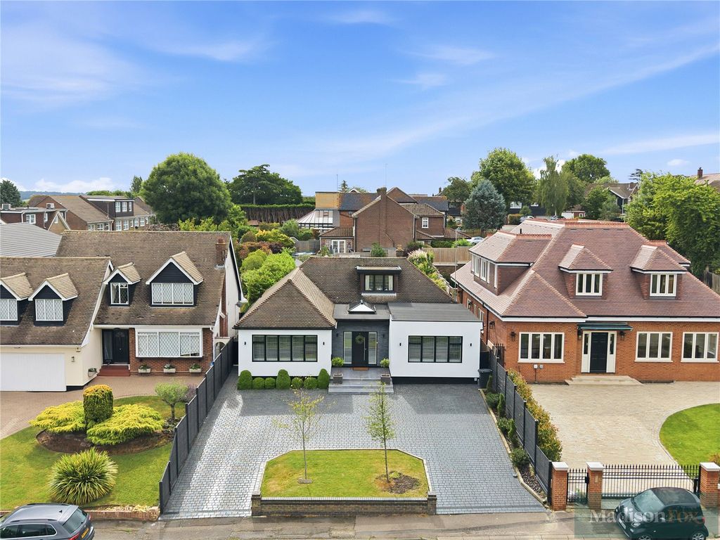 4 bed bungalow for saleNursery Road, Loughton, Essex IG10