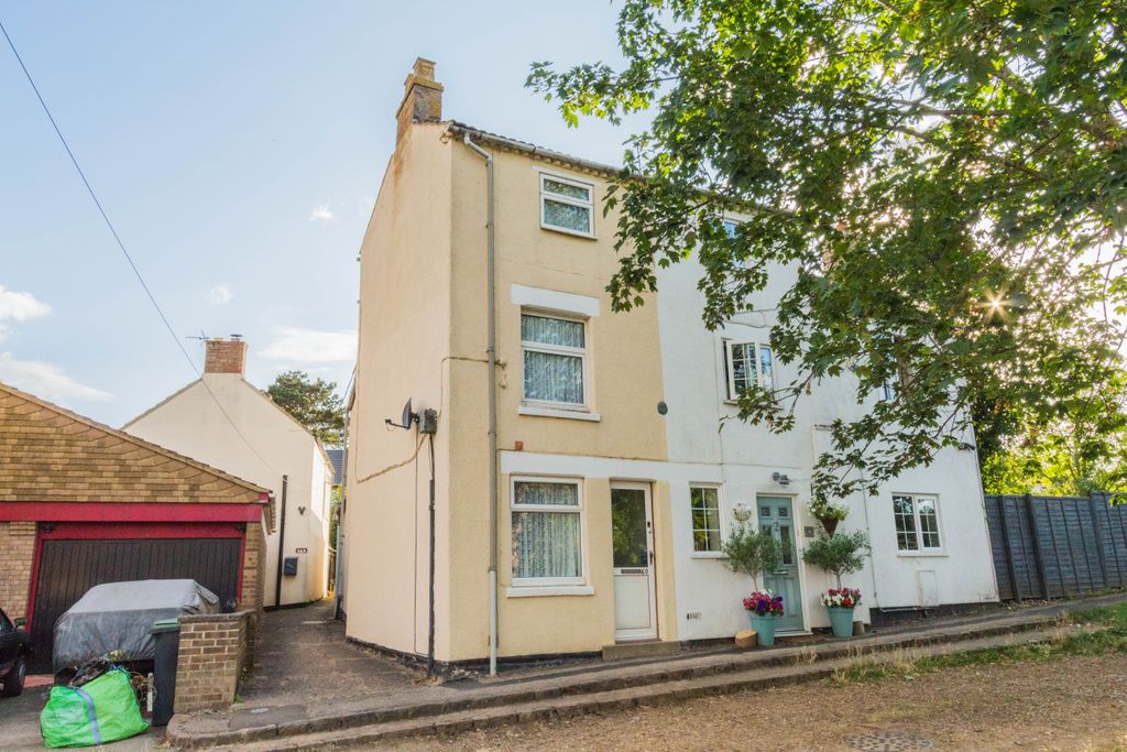 Property photo 1 of 11 Front