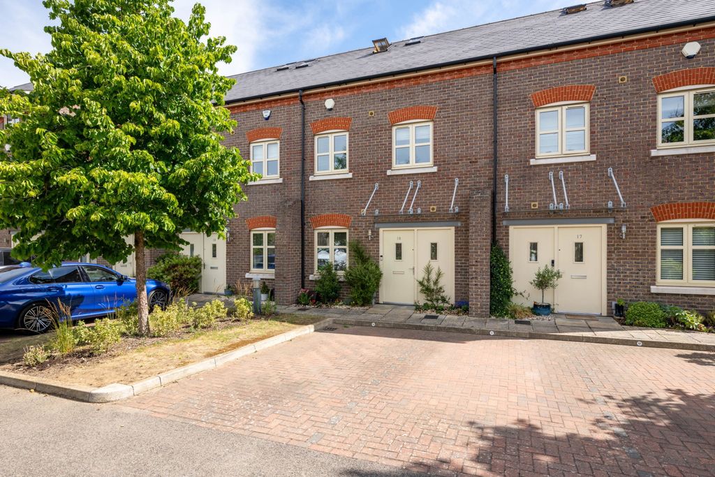 Property photo 3 of 38