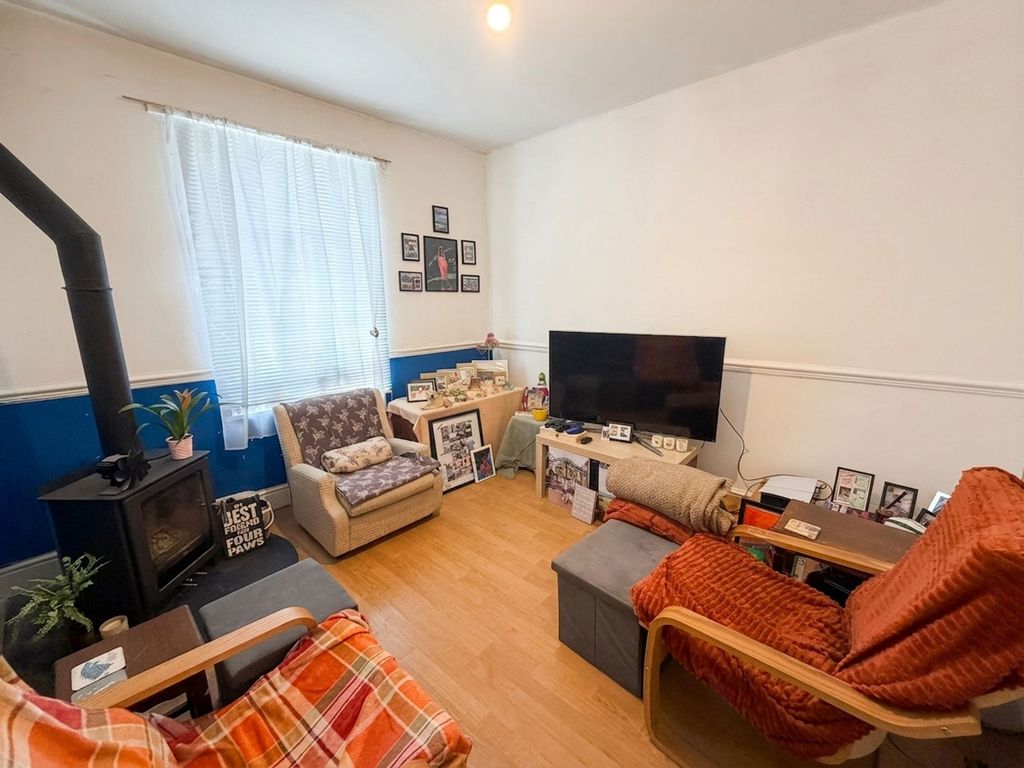 Property photo 3 of 8 Lounge
