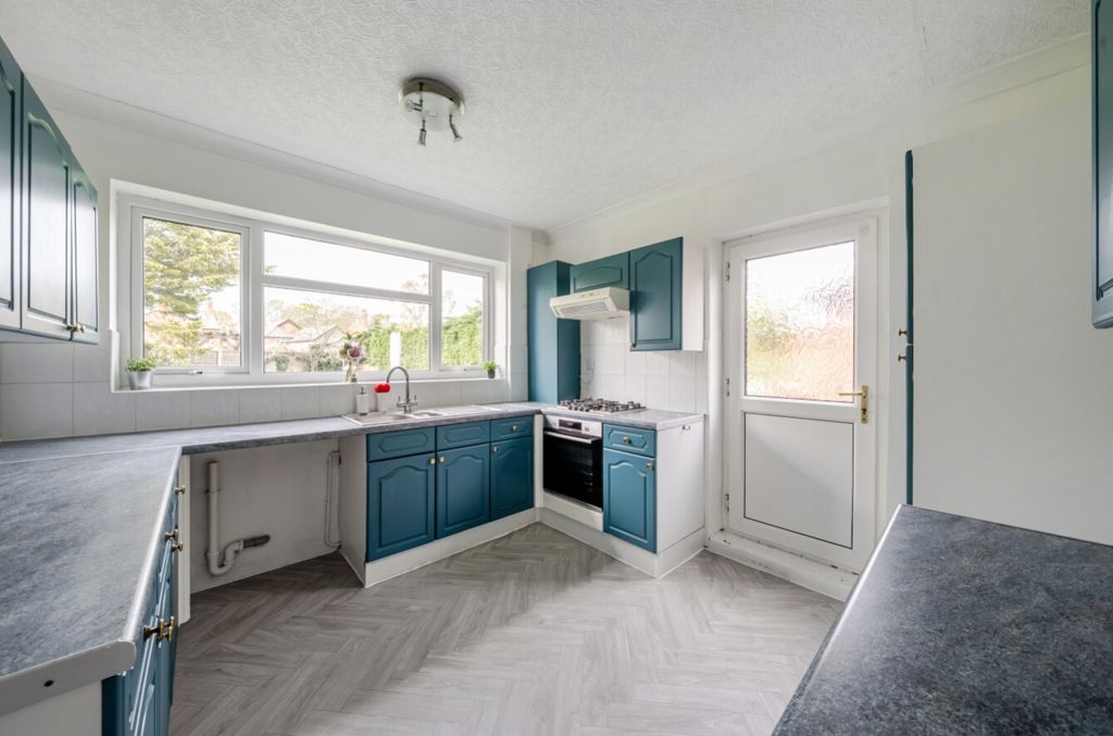 Property photo 2 of 19 1446728-13-69De4838A7184