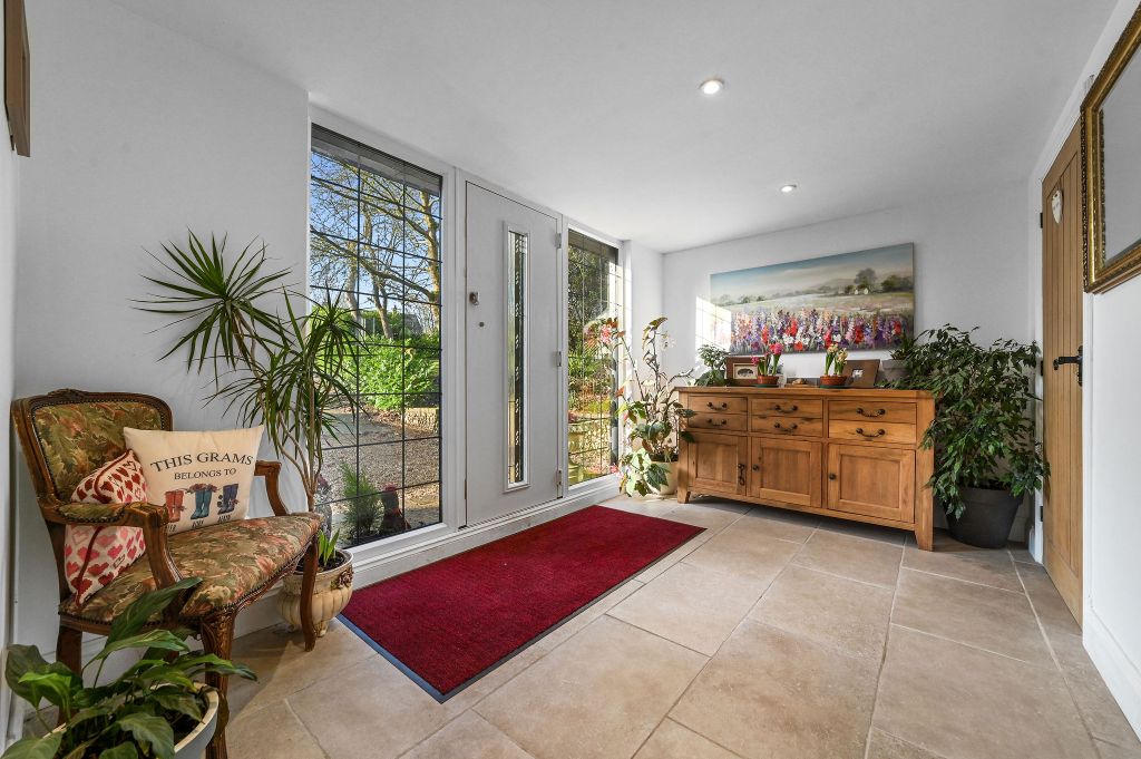 Property photo 2 of 31