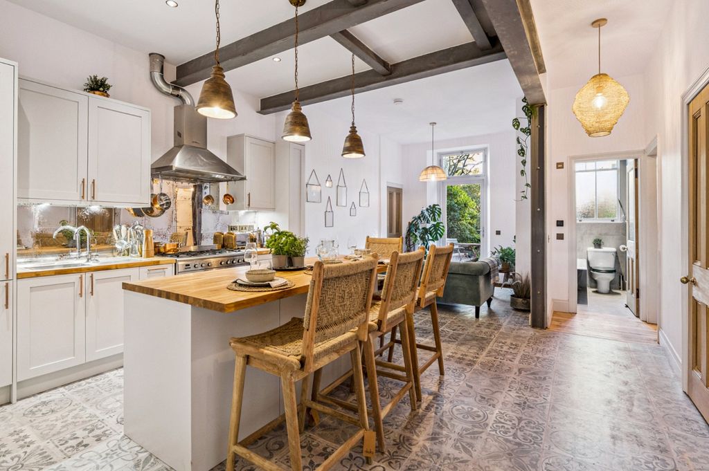 Property photo 1 of 29