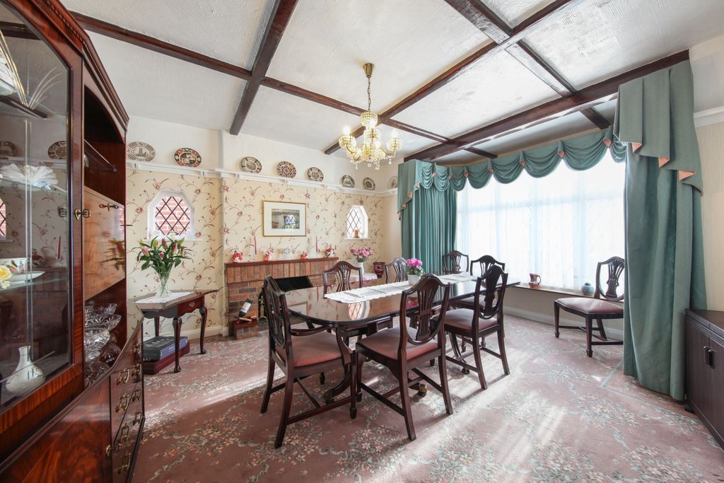 Property photo 3 of 33