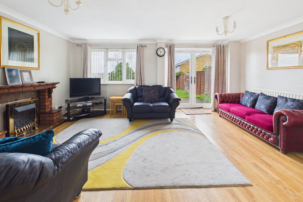 Property photo 2 of 17