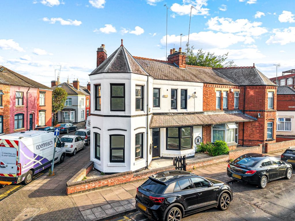 Property photo 1 of 32