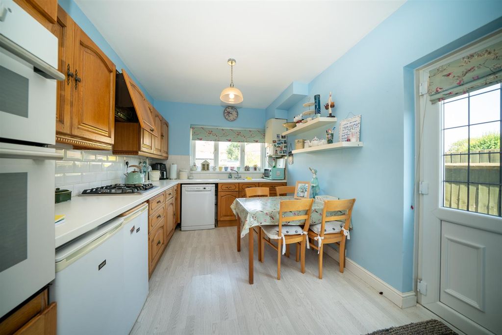 Property photo 3 of 23 Kitchen