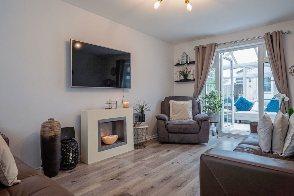 Property photo 3 of 28