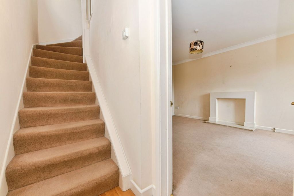 Property photo 2 of 21