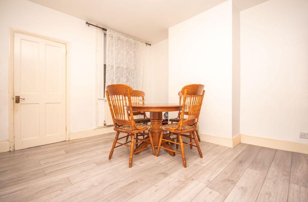 Property photo 3 of 9 Dining Room