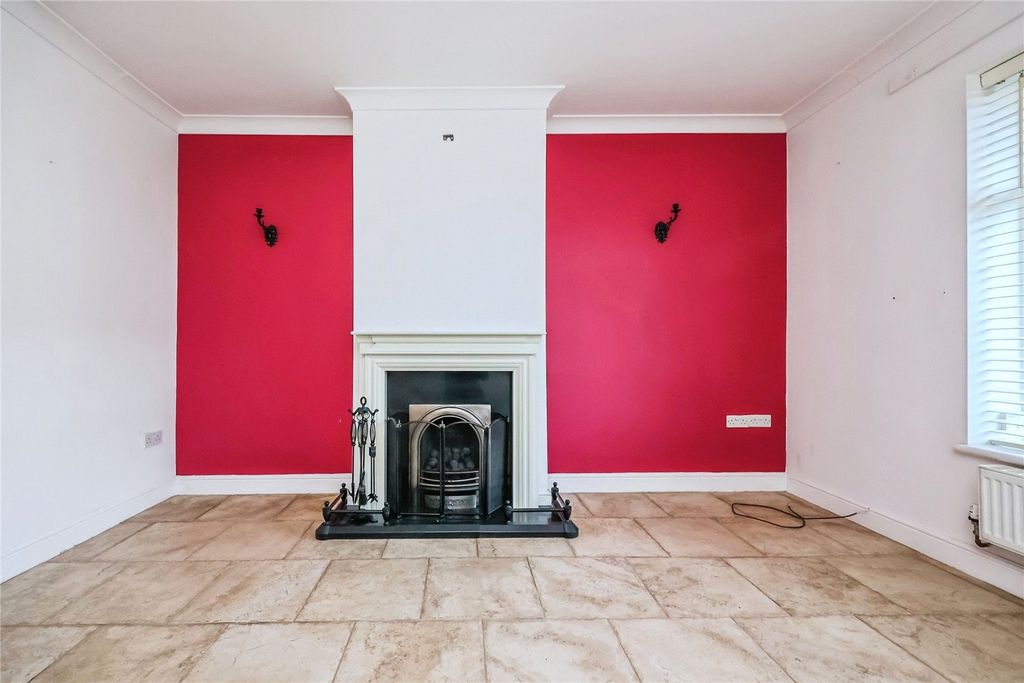 Property photo 2 of 16 Lounge